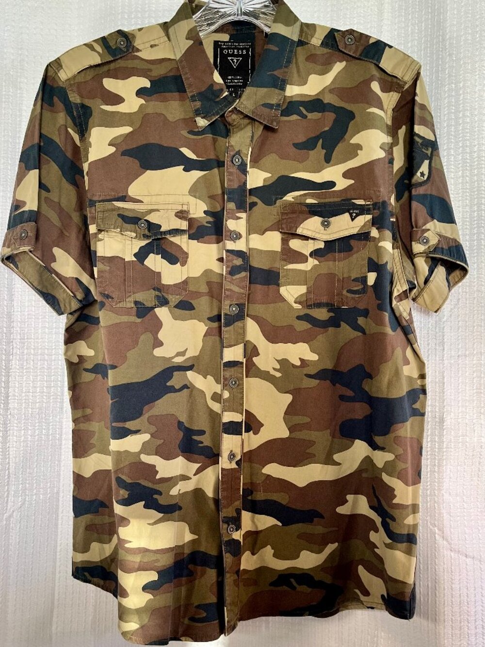 GUESS Military-Style Camouflage Short-Sleeve Button-Down Shirt size L